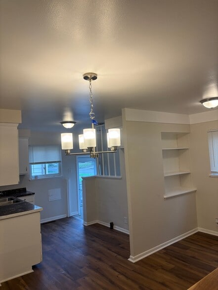 Building Photo - 1110 MacDonald Ave