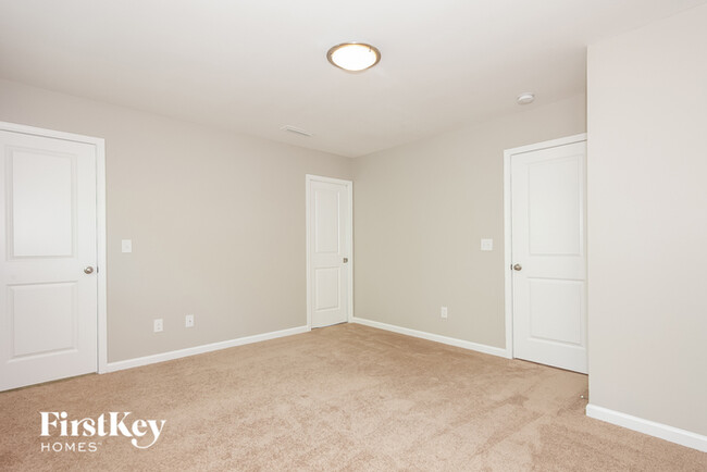 Building Photo - 8120 Dumphries Dr