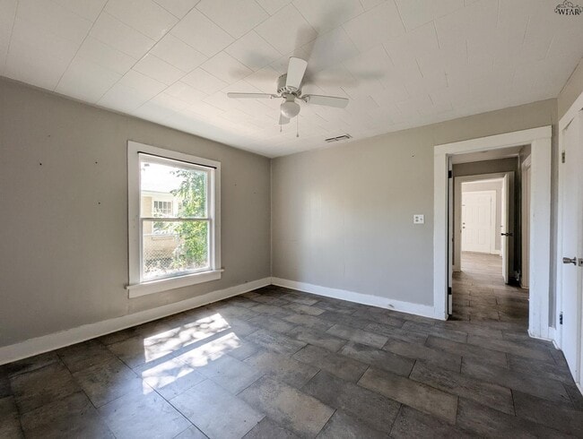 Building Photo - 1706 McGregor Ave