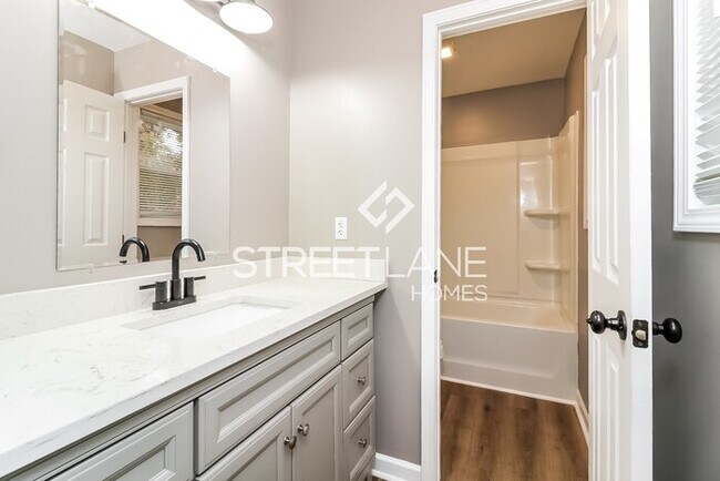 Building Photo - FIRST FULL MONTH OFF WITH 13 MONTH LEASE