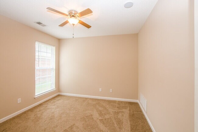 Building Photo - 938 Classic Cove