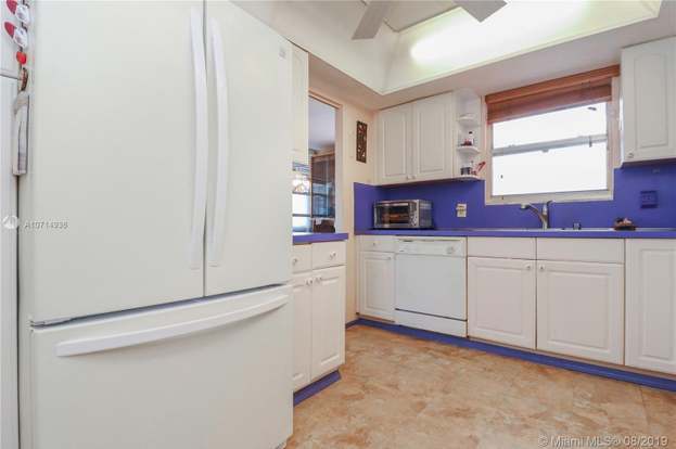 Building Photo - 1351 NE Miami Gardens Dr