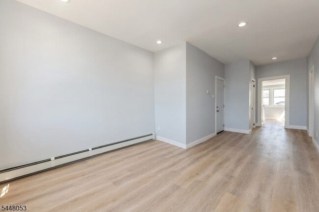 Building Photo - 12 Alva St