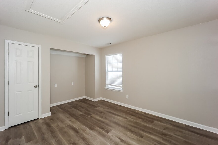 Building Photo - 4423 Ravenwood Dr