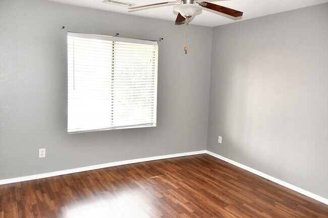 Building Photo - Great Location! Lovely  3Bedroom Plus/ 2Bathroom Chandler Home!