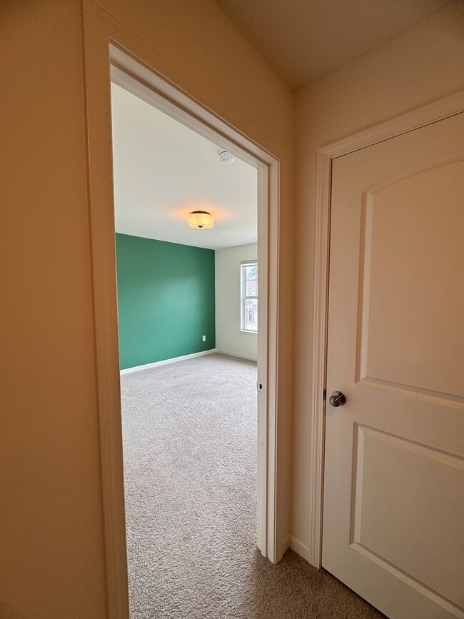 Building Photo - 4BR 2.5Bath Beauty in High Point