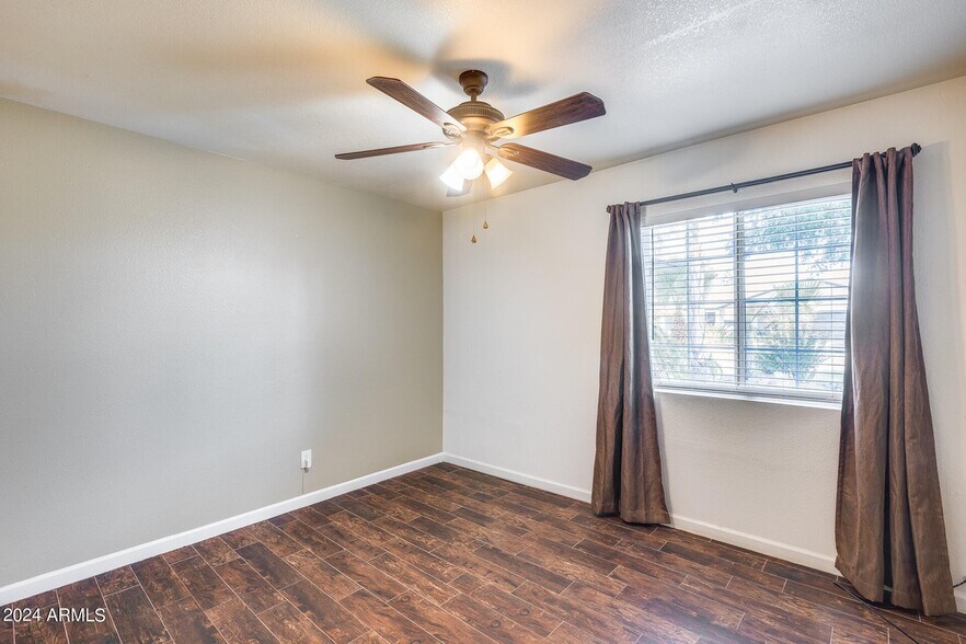 Building Photo - 2933 W Muriel Dr