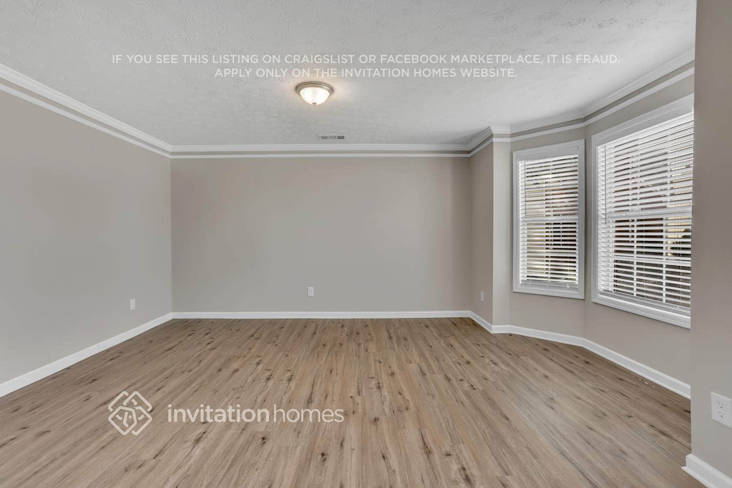 Building Photo - 729 Coach Way