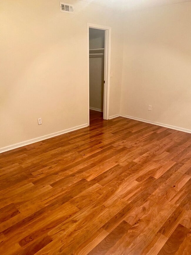 Building Photo - SUPER CUTE! 1st Floor 1 Bedroom/ 1 Bath Condo in Garden City! Close to the beach!