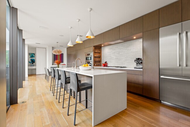 Building Photo - 2210 Westlake Dr