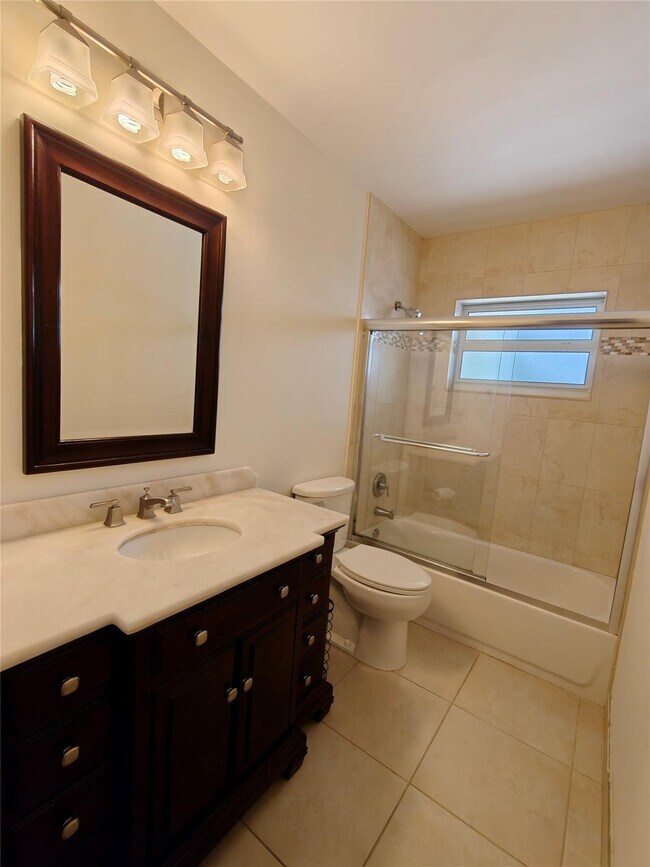 Building Photo - 2755 NE 28th Ave