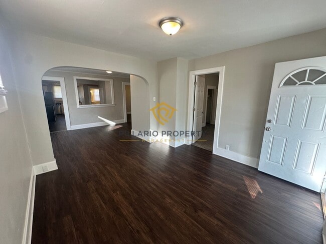 Building Photo - Stylish & Updated 3 Bedroom / 1.5 Bath Home – Move-In Ready!
