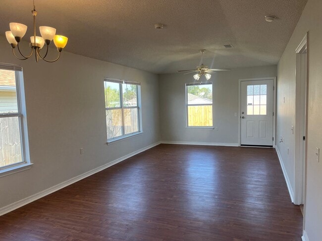 Building Photo - 5574 Huntleigh Pl