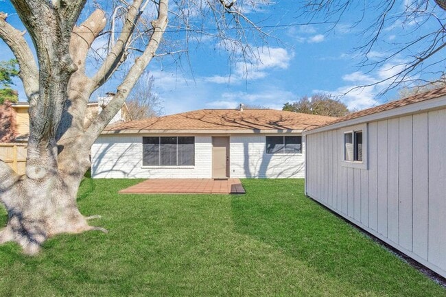 Building Photo - 1811 Eastfield Dr