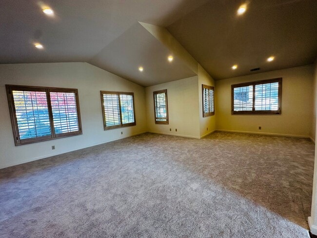 Building Photo - El Dorado Hills Beauty