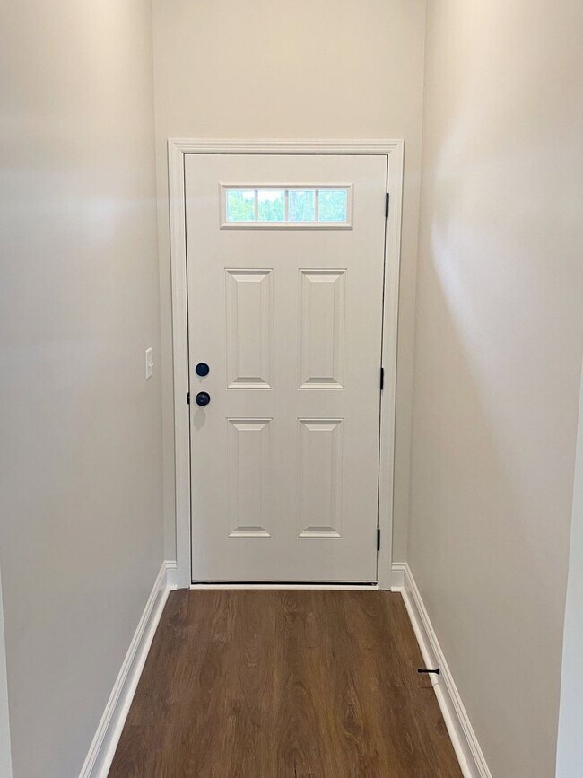 Building Photo - 4 bedrooms, 2 baths in Hahira/North Lownde...