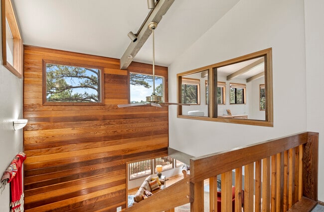 Building Photo - 2115 N Fox Hill Rd