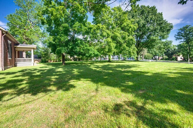 Building Photo - Charming 4BE/3BA Home in Historic Downtown Franklin!