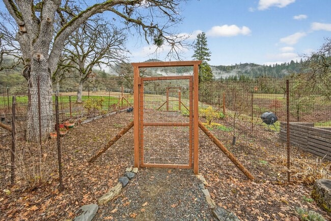 Building Photo - 860 Humbug Creek Rd