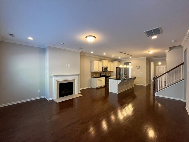 Building Photo - 310 Princess Pl