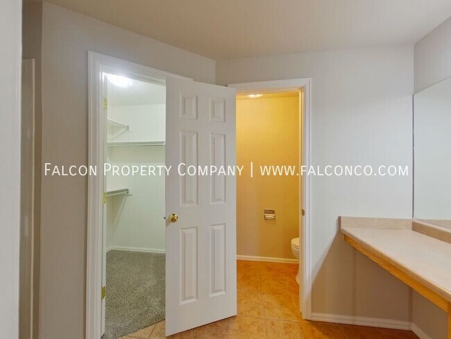 Building Photo - 6239 Hartman Dr