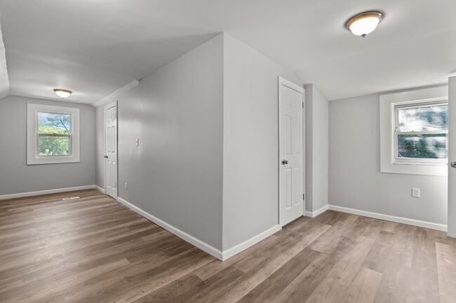 Building Photo - 12666 Cloverlawn Ave