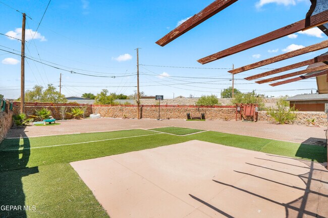 Building Photo - 450 Sunrise Hills Dr