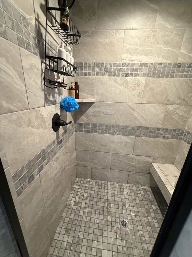 Building Photo - 206 Elwell Rd