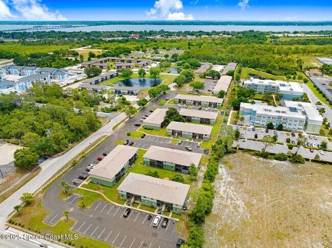 Building Photo - 1556 University Ln