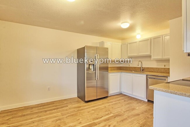 Building Photo - 2 Bed, 1 Bath Apartment Near Bagley Commun...