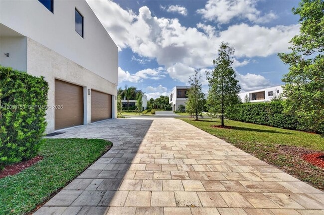 Building Photo - 16709 Botaniko Dr N