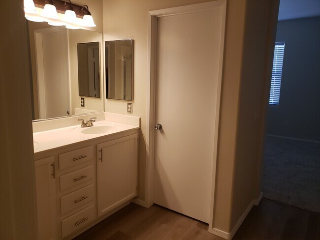 Building Photo - 6005 Linosa Ct