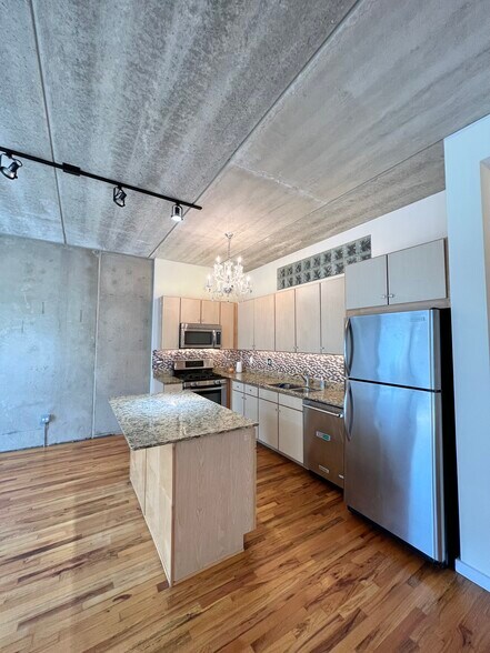 Building Photo - 630 N Franklin St