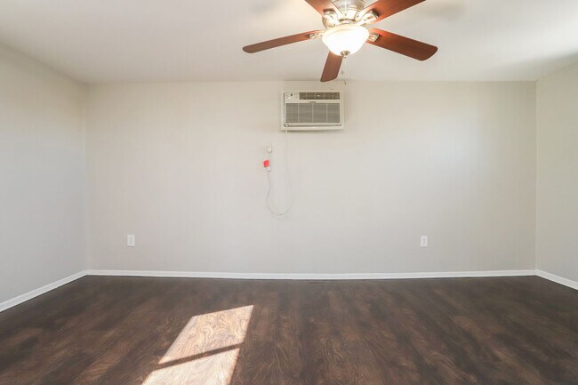 Building Photo - 809 N Dexter St