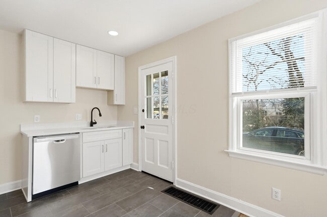 Building Photo - 1654 Ashland Ave