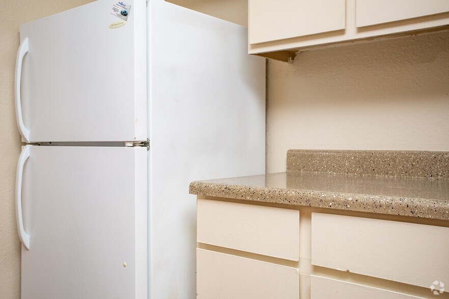 2BD/2BA - 1030 SF Kitchen - Willow Gardens