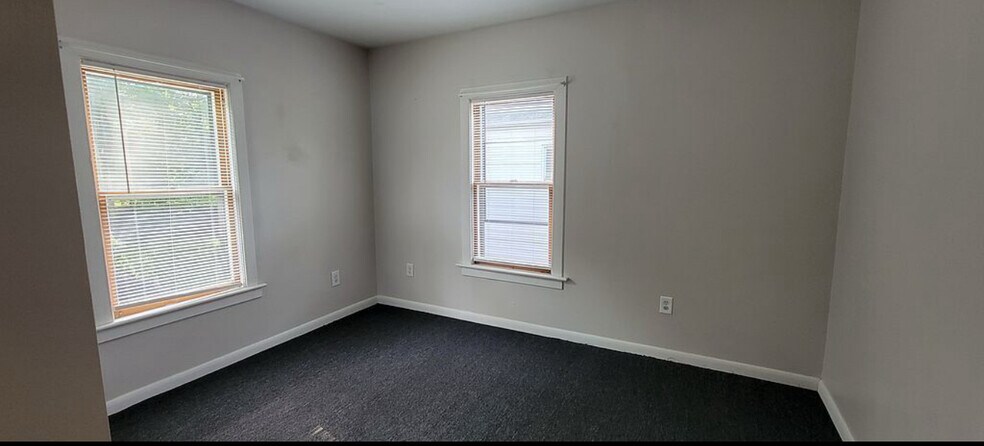 Building Photo - 15 Minden Ave