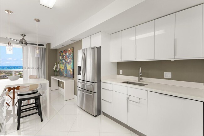 Building Photo - 3640 Yacht Club Dr