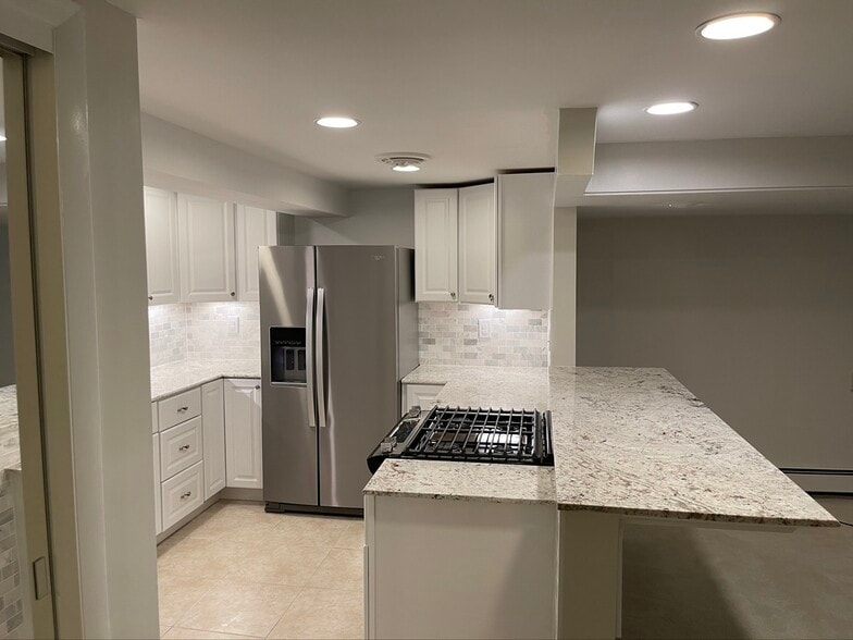 Building Photo - 24 Forest Hills Dr