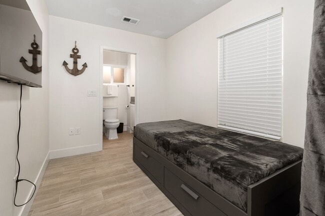 Building Photo - Beachside 3BR Home | Remodeled | AC | Garage Parking | Walk to Boardwalk