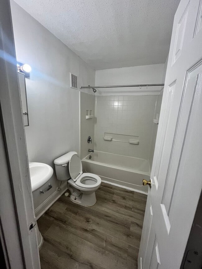 Building Photo - Comfortable 2-Bed, 2-Bath with Central Air...