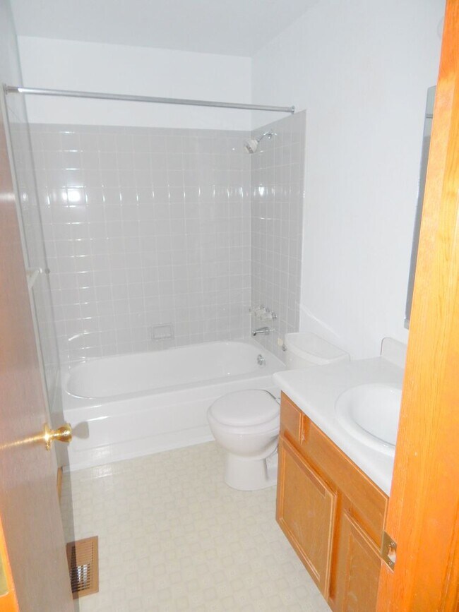 Building Photo - 718 Justice Dr