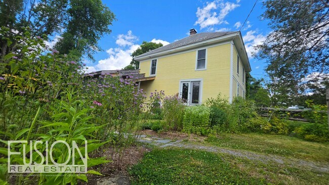 Building Photo - 928 Mt Philo Rd