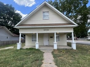Building Photo - Spacious 3 Bedroom 1 Bathroom House in Jop...