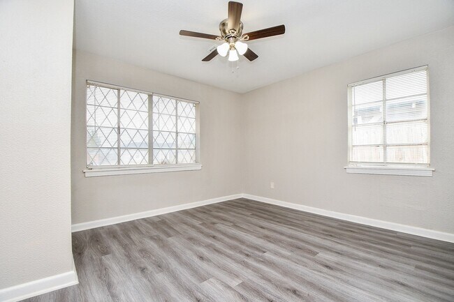 Building Photo - 1606 Harris Ave