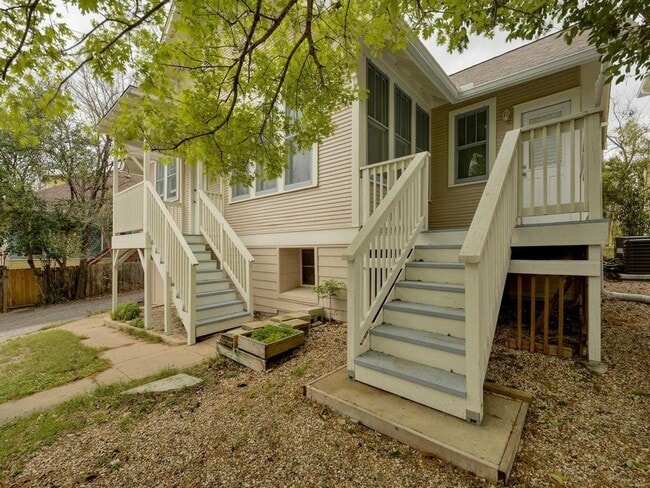 Building Photo - 601 Bellevue Pl