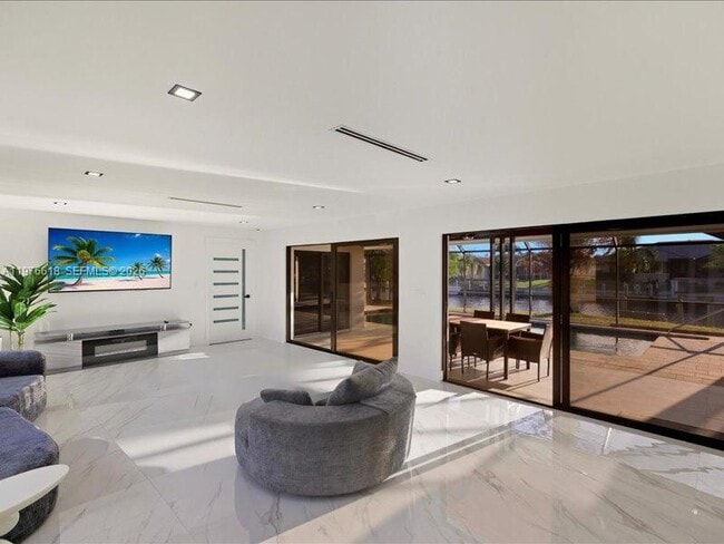 Building Photo - 103 Tropicana Dr