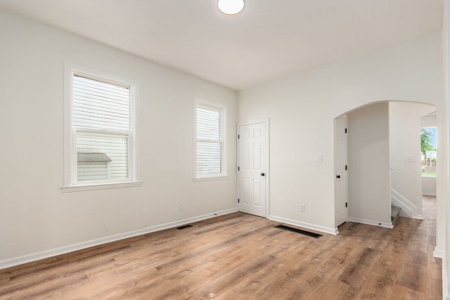 Building Photo - 865 Old Leonard Ave