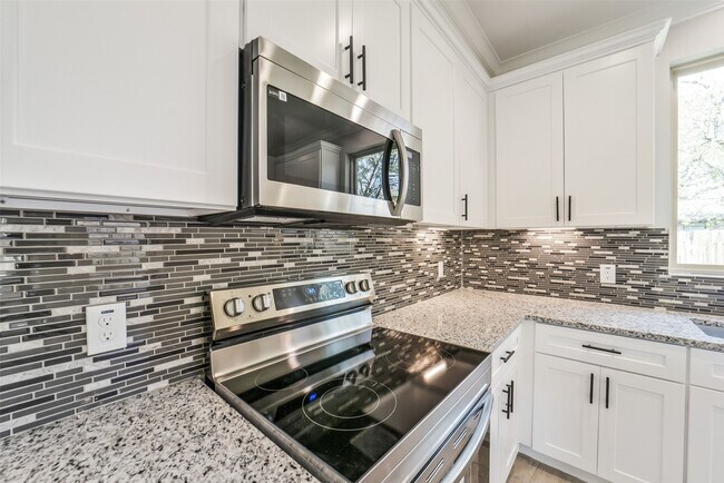 Building Photo - 6835 Tara Dr