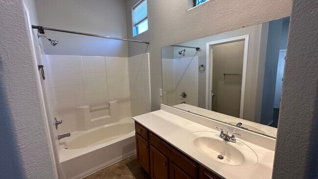 Building Photo - 2 Bedroom Condo in the Tre Allagio Community Near N Price Rd and W Elliot Rd!